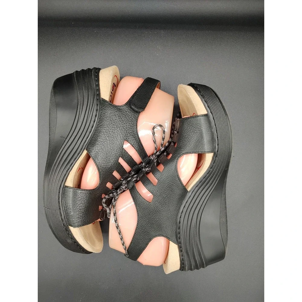 Bionica leather wedge